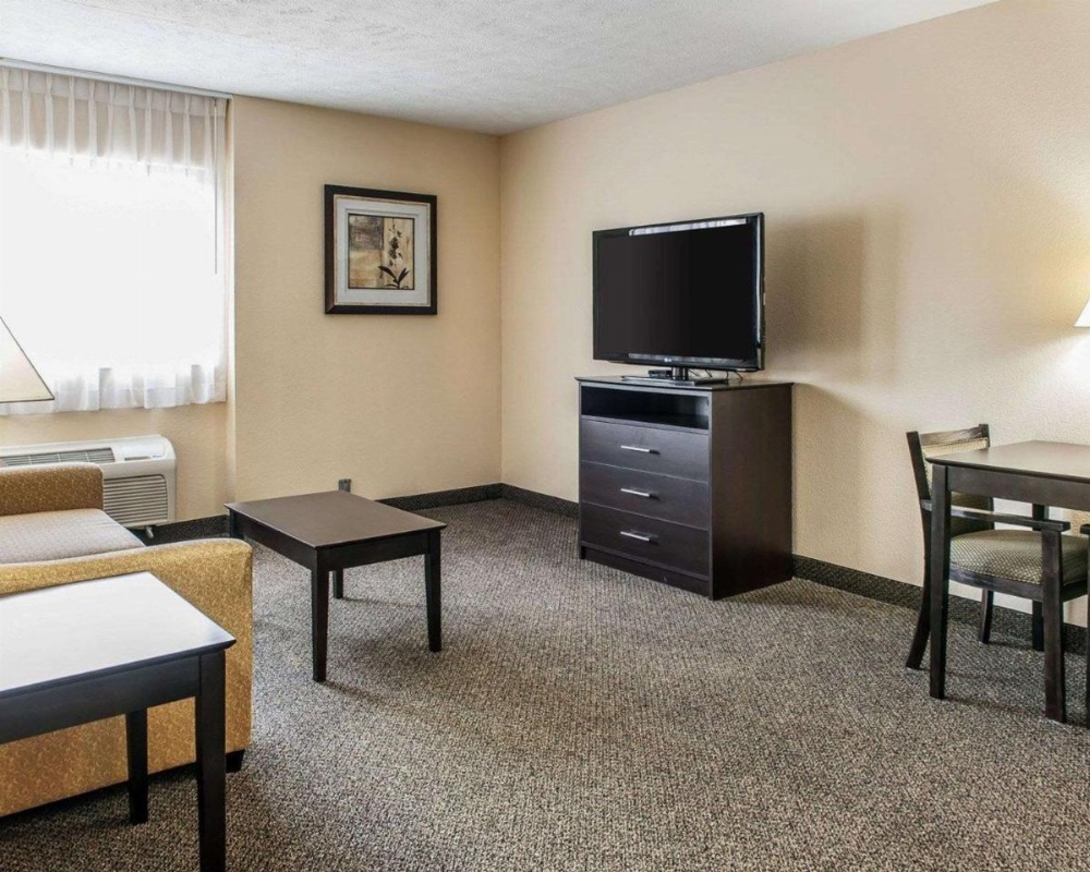 Quality Inn & Suites - Mattoon Image 12