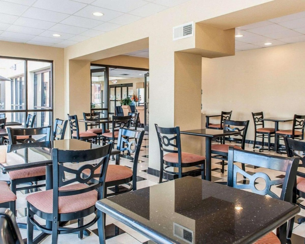 Quality Inn & Suites - Mattoon Image 16