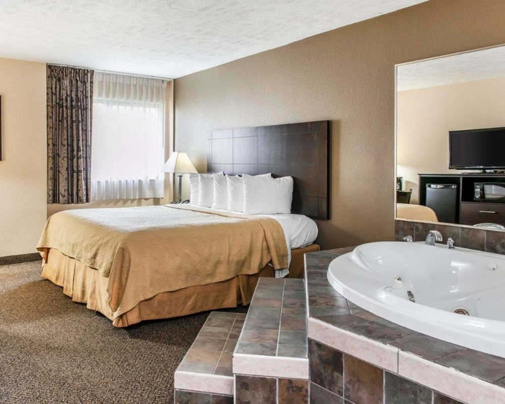 Quality Inn & Suites - Mattoon Image 26