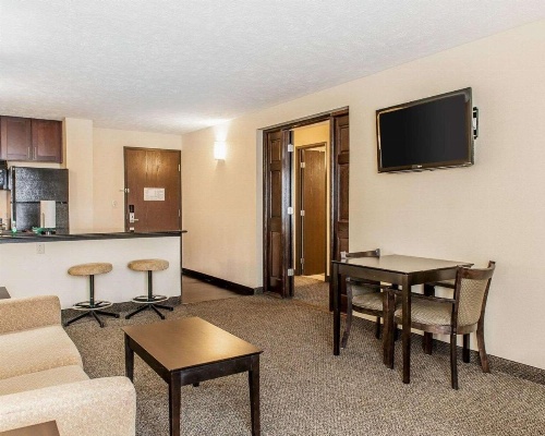 Quality Inn & Suites - Mattoon image 31